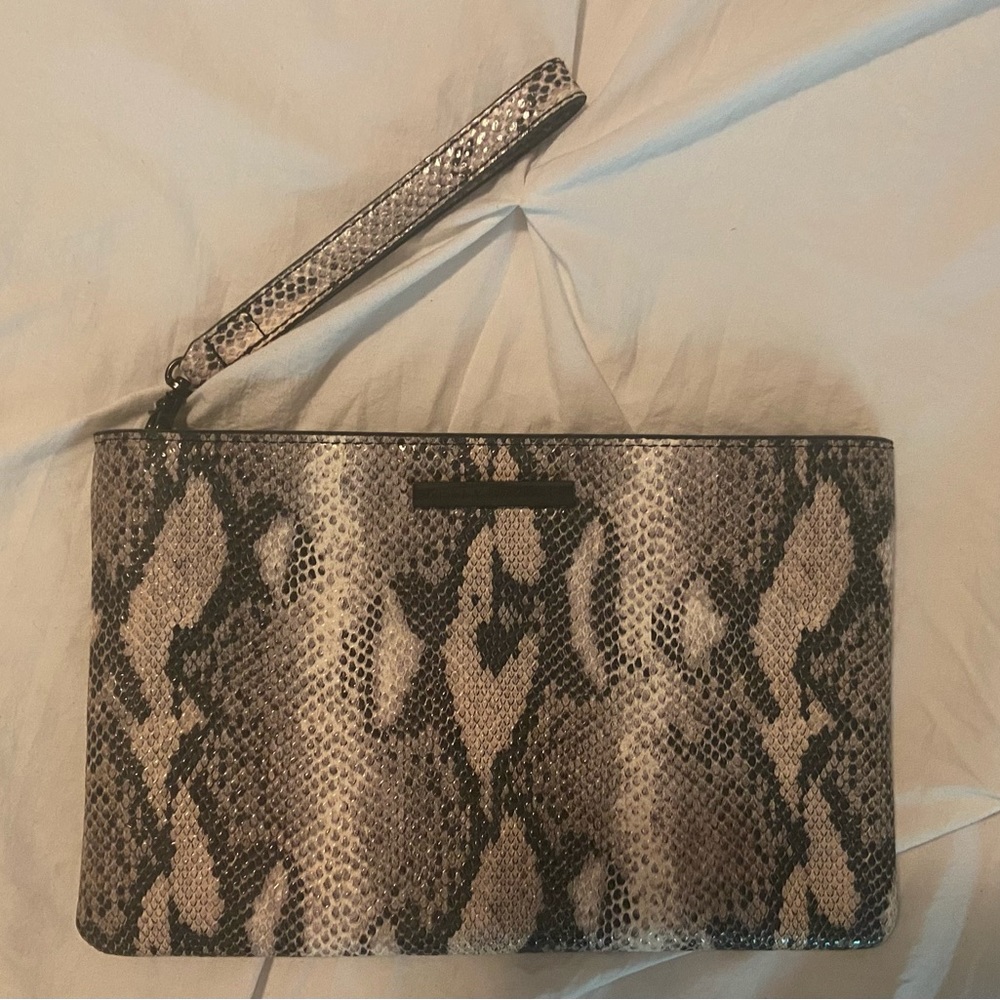 Kelly Wynne Risky Biz wristlet, black/ivory